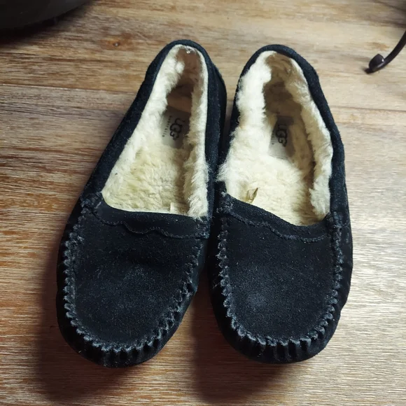 Ugg women's ansley discount moccasin suede slippers